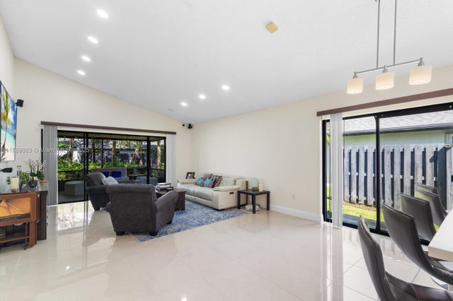 3 of 22 - 371 Fairway Cir 56, Weston, FL