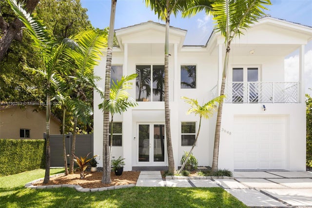 1 of 25 - 3648 Oak Ave, Coconut Grove, FL