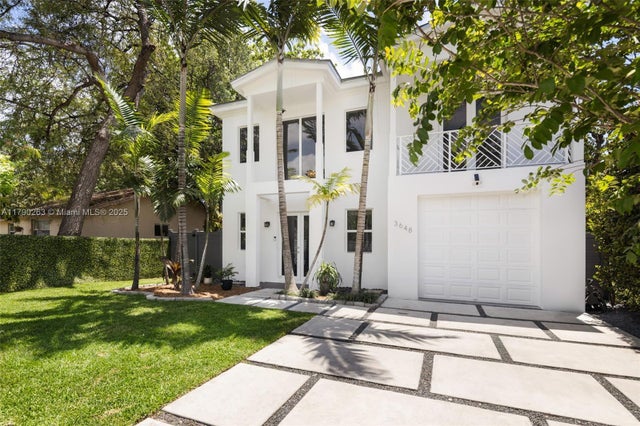 2 of 25 - 3648 Oak Ave, Coconut Grove, FL