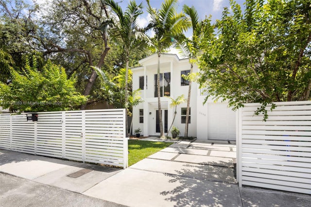 3 of 25 - 3648 Oak Ave, Coconut Grove, FL