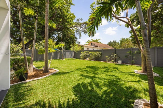 5 of 25 - 3648 Oak Ave, Coconut Grove, FL