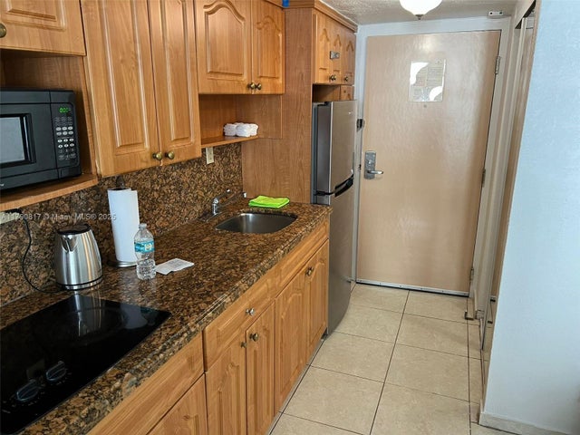 3 of 14 - 19201 Collins Ave 1025, Sunny Isles Beach, FL