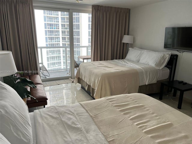 4 of 14 - 19201 Collins Ave 1025, Sunny Isles Beach, FL