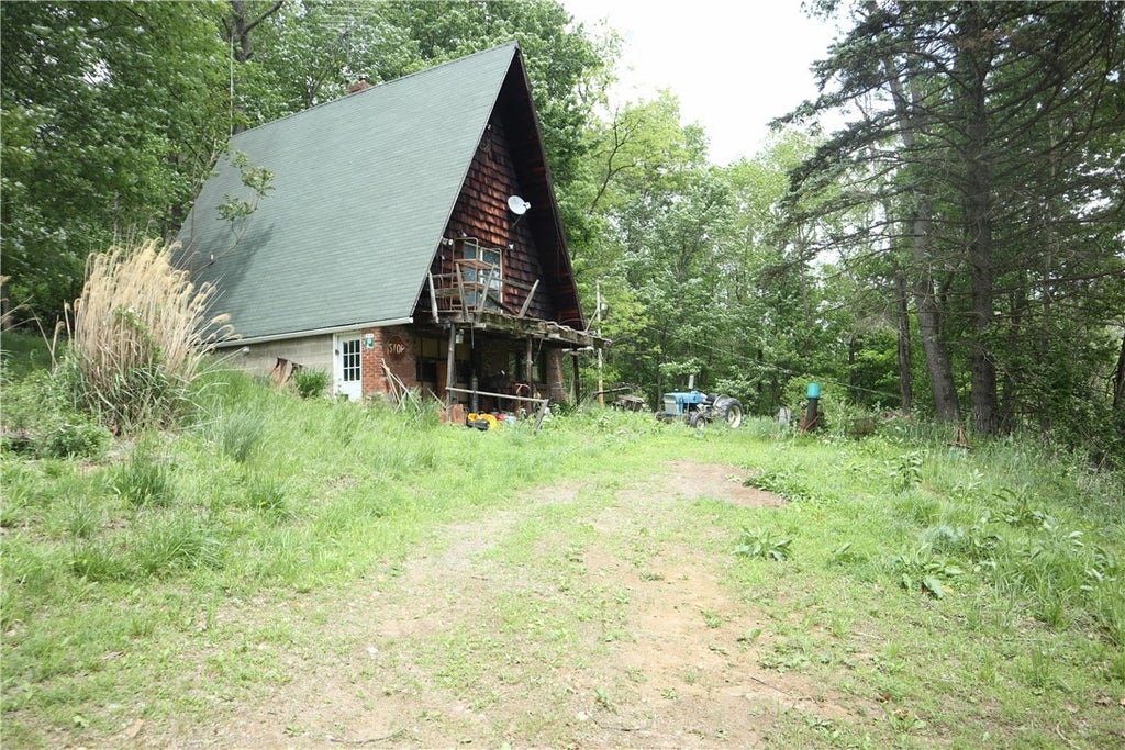 27 California Drive, W Pike Run