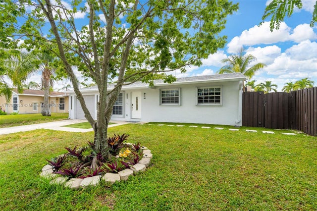 2 of 40 - 181 Sw 76th Ter, Margate, FL