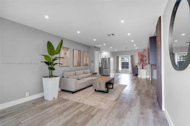 4 of 40 - 181 Sw 76th Ter, Margate, FL