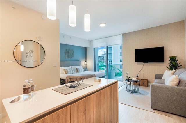 5 of 13 - 3900 Biscayne Blvd N-821, Miami, FL