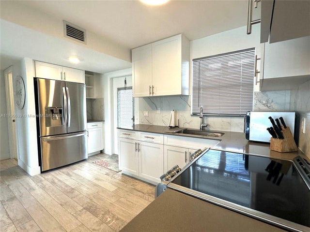 1 of 30 - 8300 Sunrise Lakes Blvd 208, Sunrise, FL