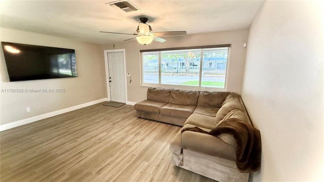 4 of 27 - 5107 Sw 92nd Ave, Cooper City, FL