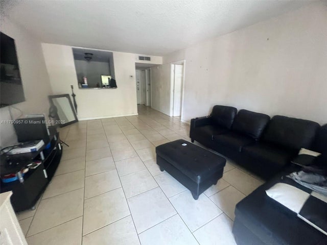 4 of 6 - 482 Nw 165th St Rd A203, Miami, FL