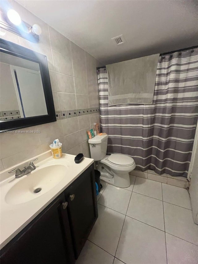 5 of 6 - 482 Nw 165th St Rd A203, Miami, FL