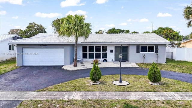 1 of 33 - 4309 Jackson St, Hollywood, FL