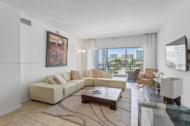 1 of 39 - 500 Bayview Dr 527, Sunny Isles Beach, FL