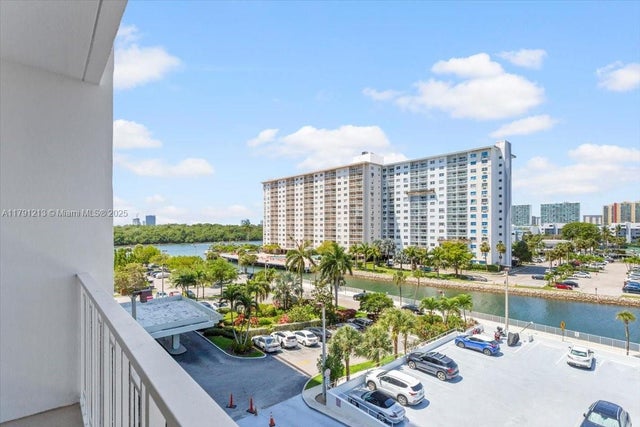 2 of 39 - 500 Bayview Dr 527, Sunny Isles Beach, FL