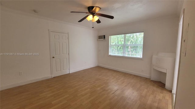 2 of 10 - 7636 Abbott Ave 4, Miami Beach, FL