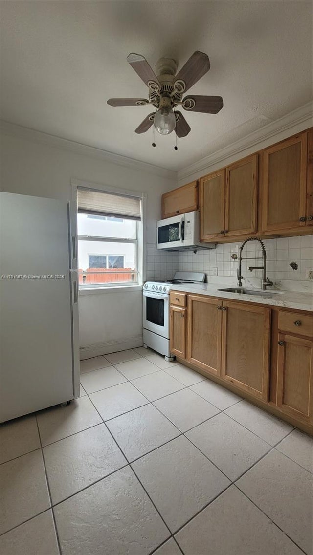4 of 10 - 7636 Abbott Ave 4, Miami Beach, FL