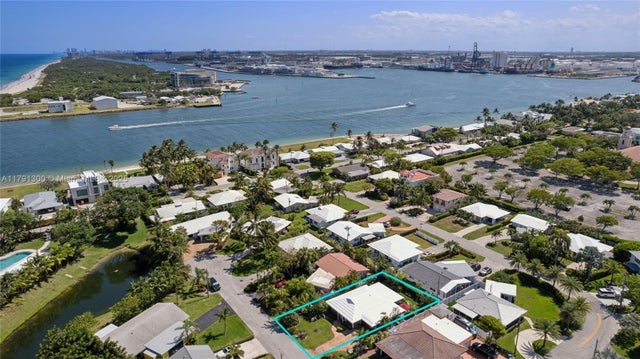 2 of 35 - 2005 Se 26th Ter, Fort Lauderdale, FL