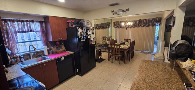 5 of 21 - 9360 Nw 42nd Ct, Sunrise, FL