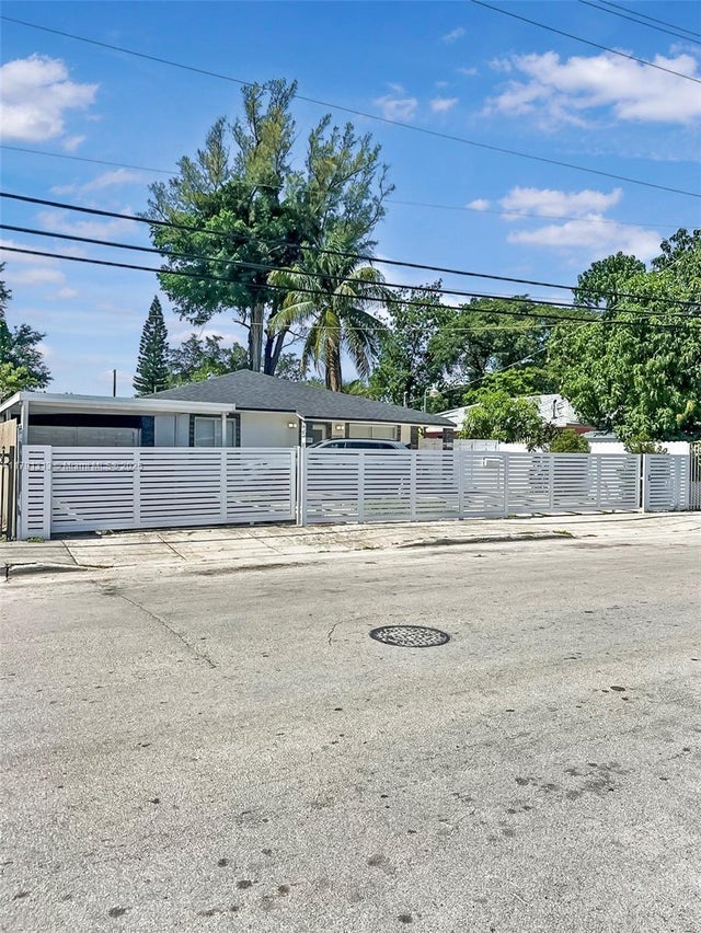 4 of 31 - 3354 Nw 50th St, Miami, FL