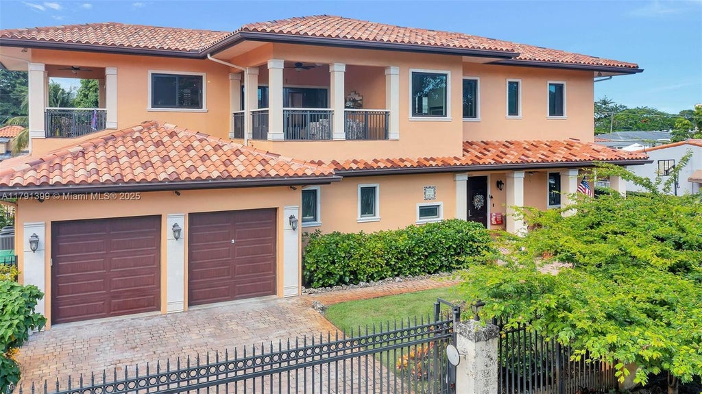 4251 Sw 11th St, Miami