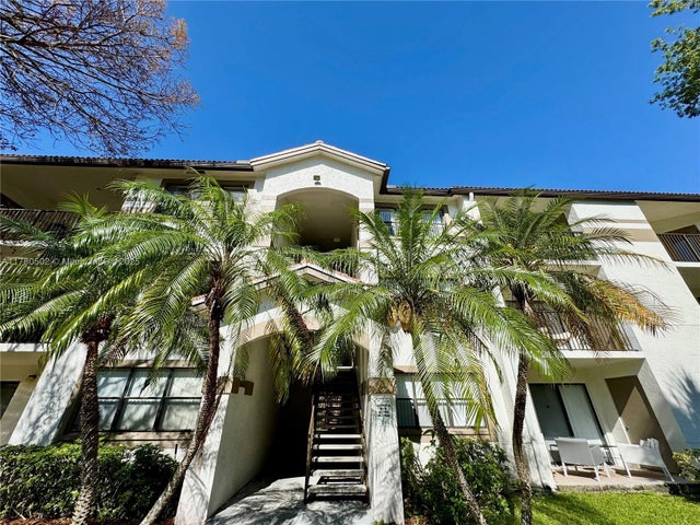 2 of 30 - 550 S Park Rd 36-8, Hollywood, FL