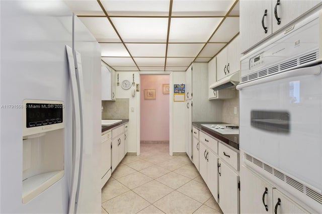 2 of 23 - 1124 Ne 3rd St, Hallandale Beach, FL