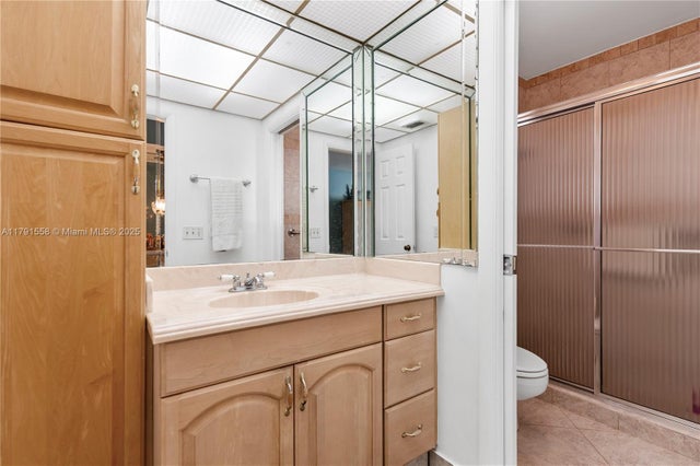 3 of 23 - 1124 Ne 3rd St, Hallandale Beach, FL