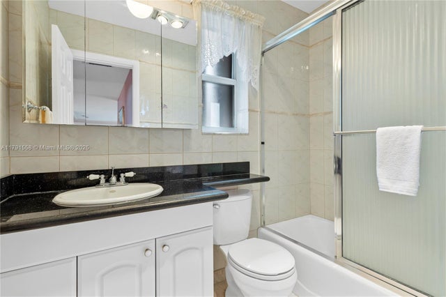 5 of 23 - 1124 Ne 3rd St, Hallandale Beach, FL