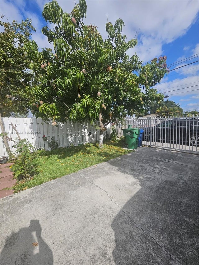 3 of 63 - 3028 Nw 95th St, Miami, FL