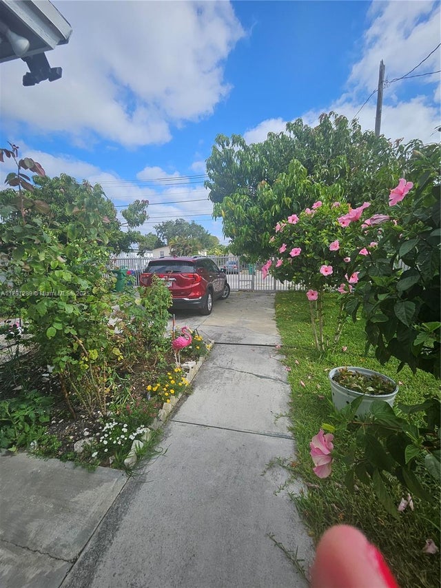 4 of 63 - 3028 Nw 95th St, Miami, FL