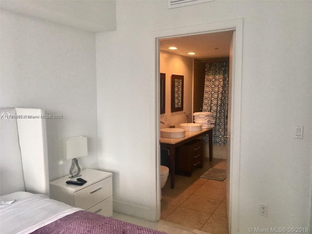 5 of 8 - 485 Brickell Ave 1903, Miami, FL