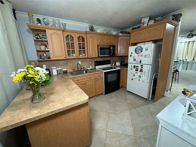 2 of 7 - 11537 Sw 6th St, Sweetwater, FL