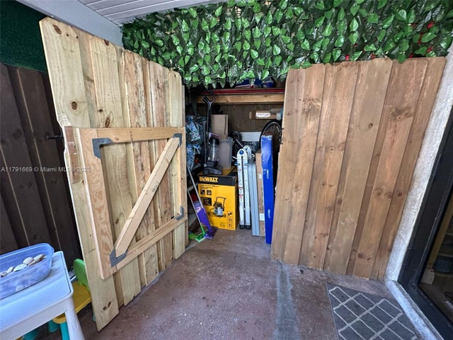 5 of 7 - 11537 Sw 6th St, Sweetwater, FL