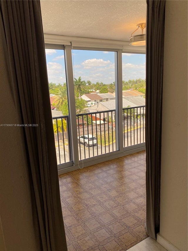 4 of 15 - 9411 Sw 4th St 404, Miami, FL