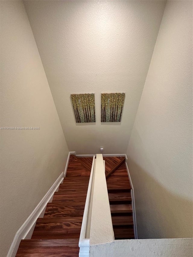 4 of 12 - 212 Ne 3rd St 12, Hallandale Beach, FL