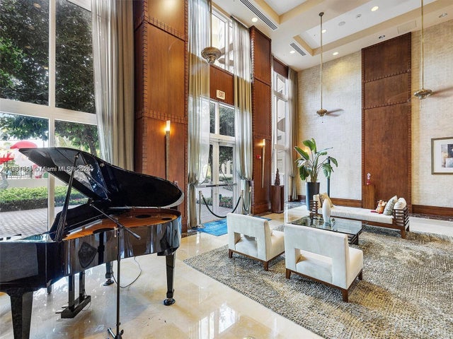 3 of 14 - 19501 W Country Club Dr 1112, Aventura, FL