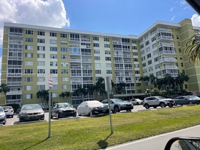 1 of 20 - 4400 Hillcrest Dr 701b, Hollywood, FL