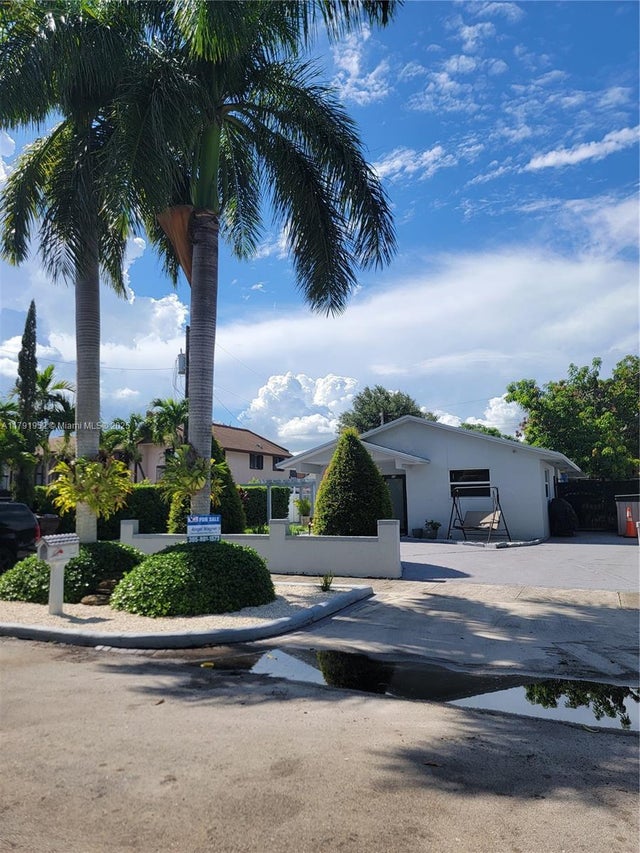 1 of 8 - 25 E 53rd Ter, Hialeah, FL