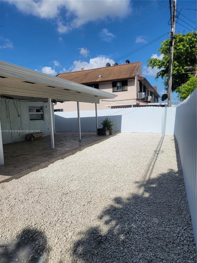 3 of 8 - 25 E 53rd Ter, Hialeah, FL