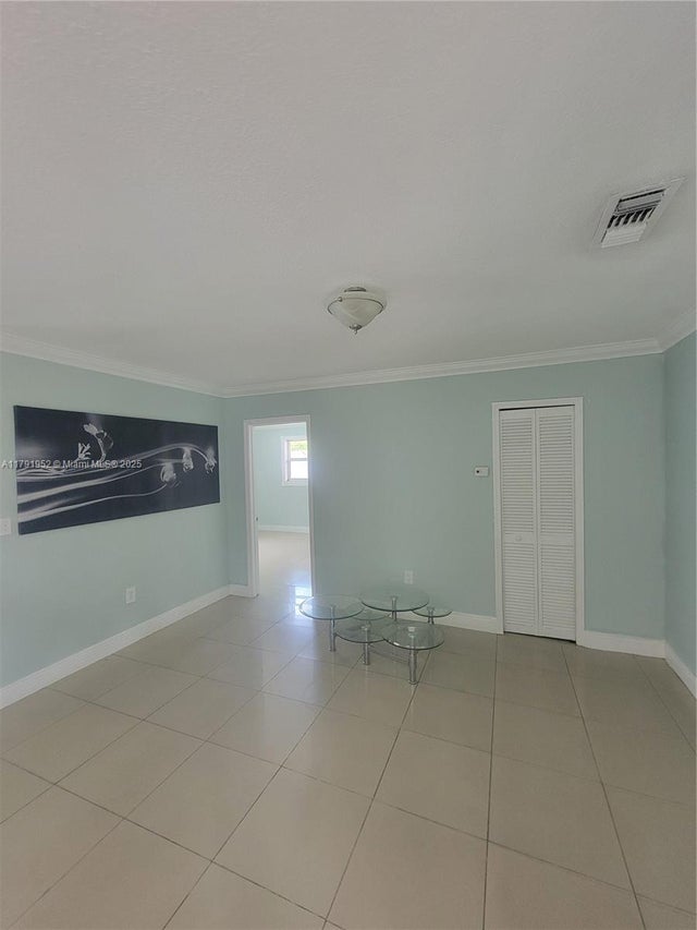 5 of 8 - 25 E 53rd Ter, Hialeah, FL