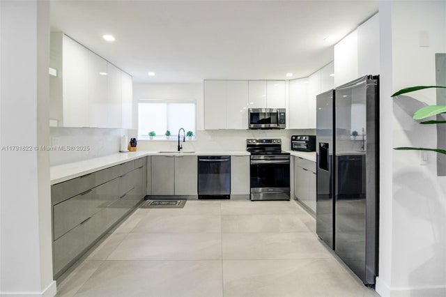 5 of 30 - 360 Ne 116th St, Miami, FL
