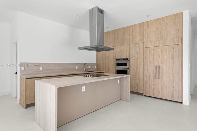 5 of 30 - 19601 E Saint Andrews Dr, Hialeah, FL