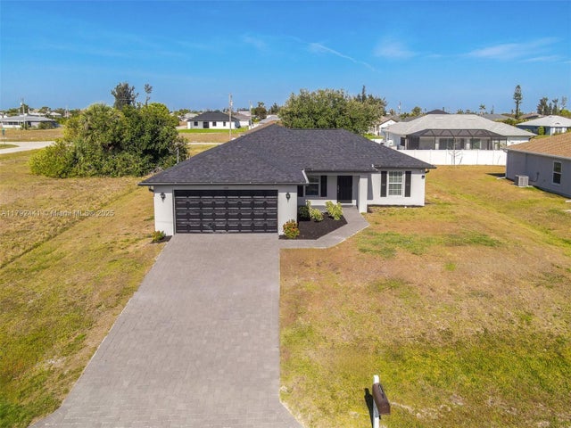 3 of 15 - 1808 Ne 7th Ave, Cape Coral, FL