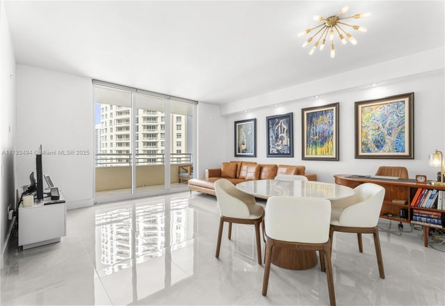 808 Brickell Key Dr 3007, Miami