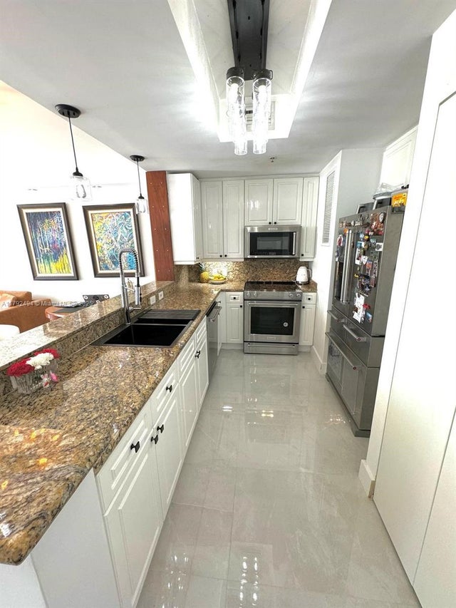 5 of 57 - 808 Brickell Key Dr 3007, Miami, FL