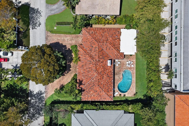 3 of 10 - 141 Island Dr, Key Biscayne, FL