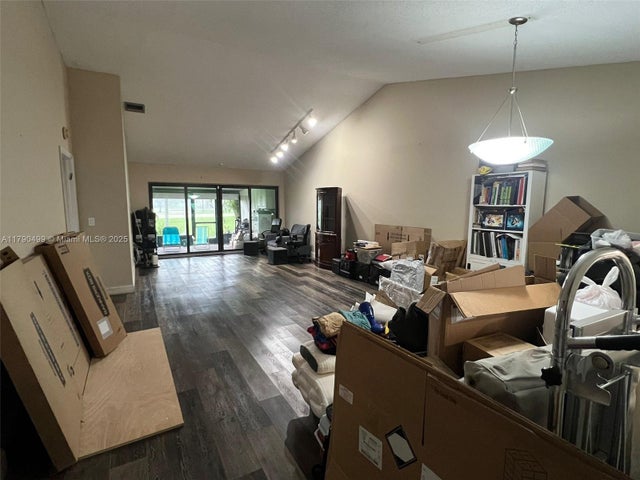 5 of 38 - 370 Fairway Cir 13, Weston, FL