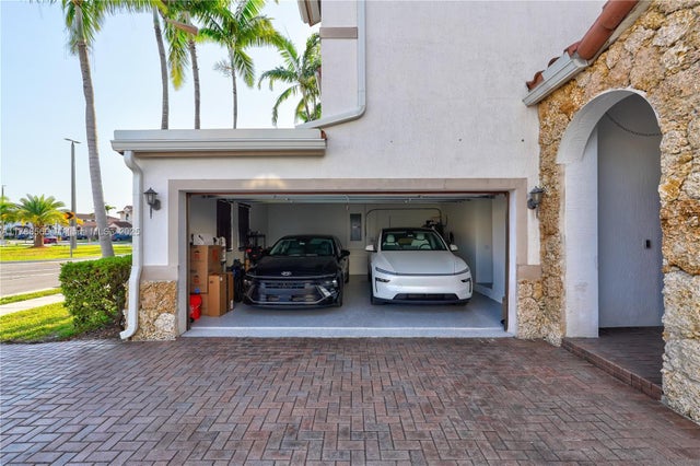 5 of 65 - 10371 Nw 10th St, Miami, FL