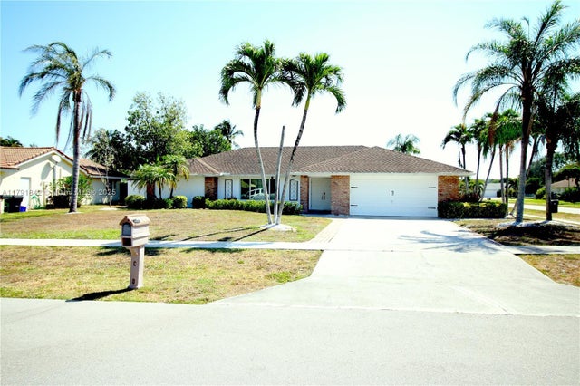 2 of 73 - 990 Hickory Trl, Wellington, FL