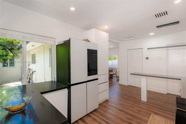 4 of 31 - 1955 Sw 5th Ave, Miami, FL